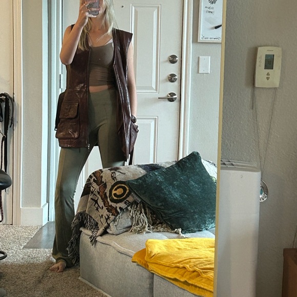 Brown Leather Jacket with a relaxed fit and open front design - Picture 6 of 12